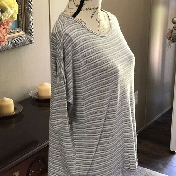 Lularoe. Hi low tunic Gray & white striped cutev - Picture 7 of 9